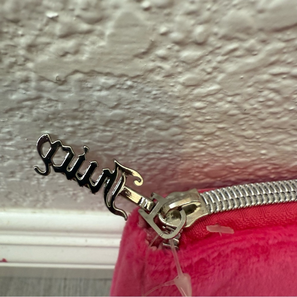 Juicy Couture Pink Bag, Juicy Couture Make Up Bag, Juicy Couture Travel Bag - Picture 6 of 10